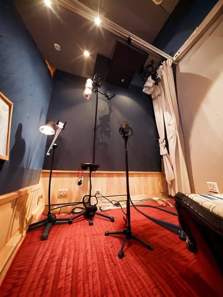 Recording booth