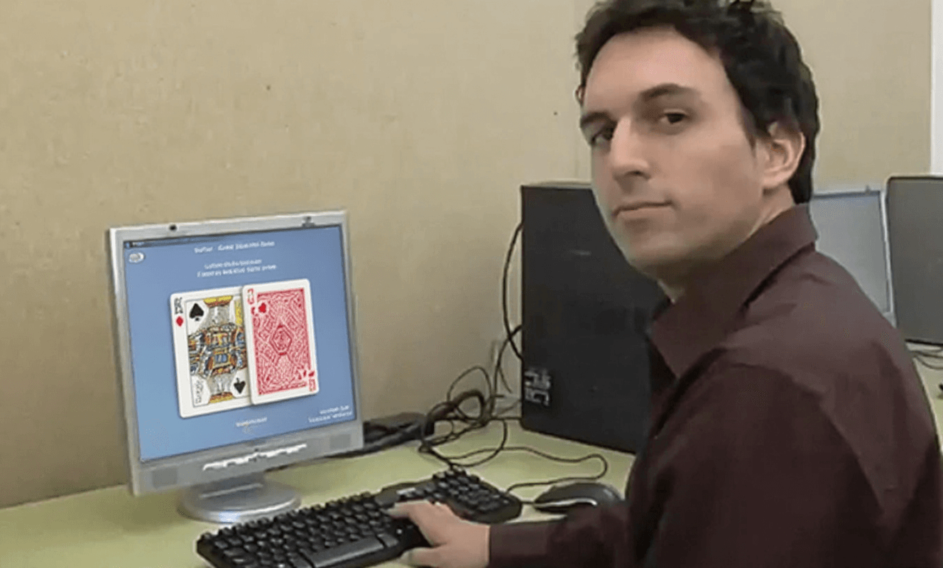 AI generated: change the computer screen to solitary card game