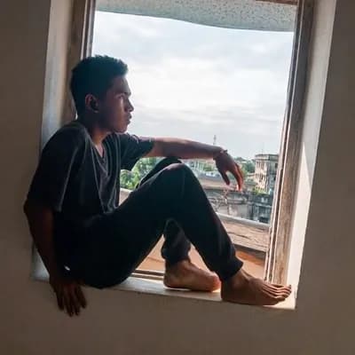 AI generated video: make a transition video from the first picture i upload to the second,with a smooth and fluid 