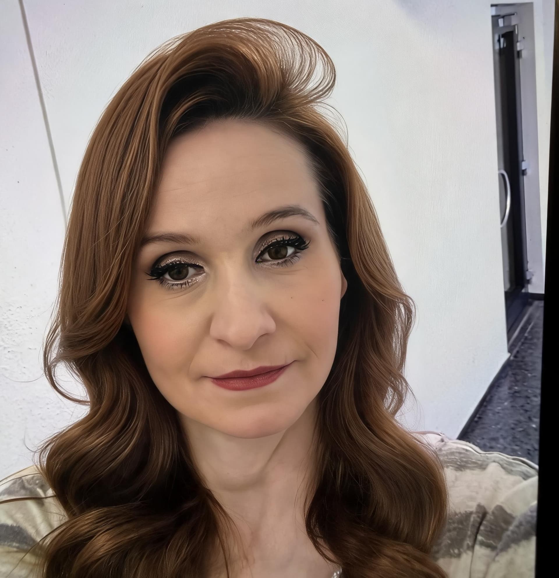 AI generated: mach mein gesicht hübscher und meine haare, lass mich attraktiver und anziehender wirken 