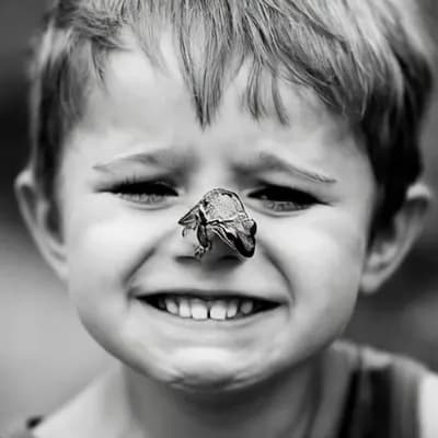 AI generated video: rana saltando y niño triste