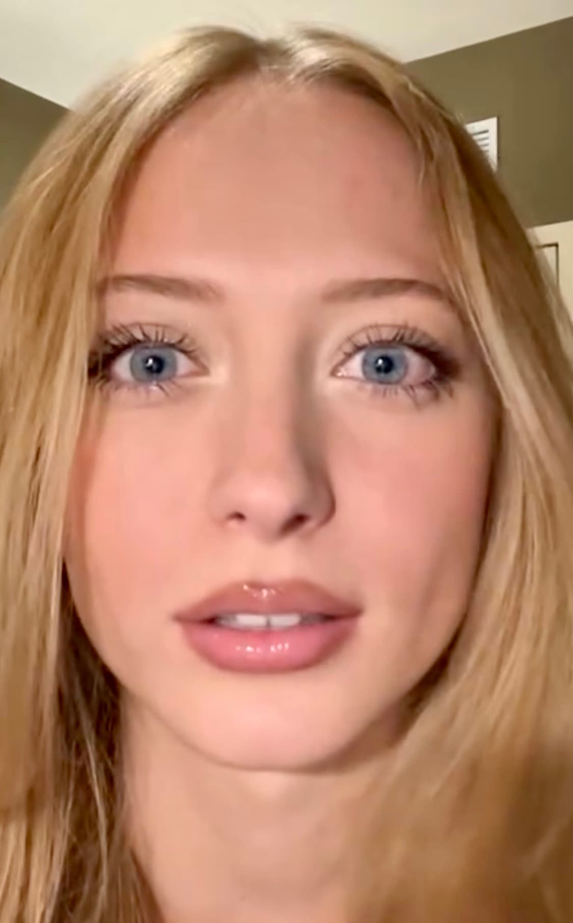 AI generated: PUT THIS FACE ON NUDE BODY WHIT BIG BLONDE BOOBS