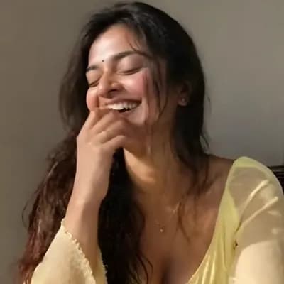 AI generated video: make her smile in sensual feminie way
