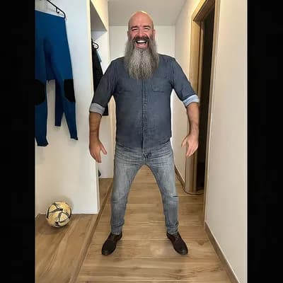AI generated video: turn the man into slime