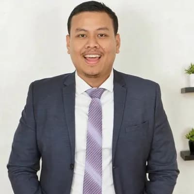 AI generated video: based on uploaded references, put the guy on the corner of the wall. he says "hi, my name is Rizky"....