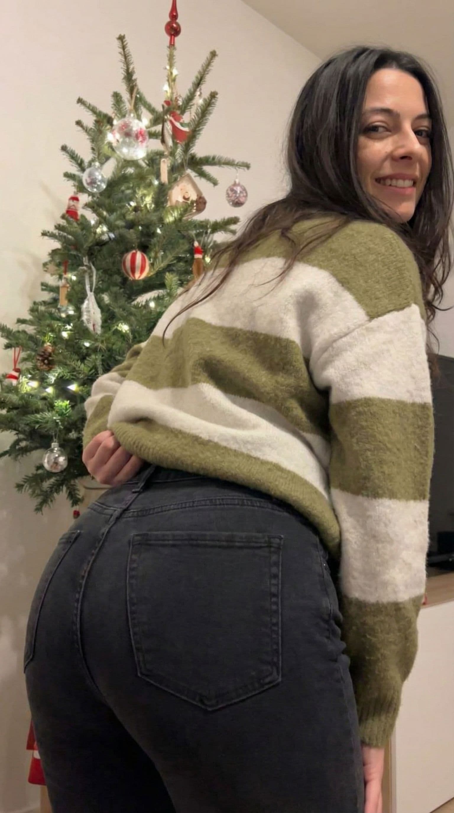 AI generated: sex, 1girl, 18 years old, showing you her ass, sexy posing

