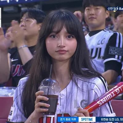 AI generated video: Create an ultra-realistic candid KBO baseball broadcast screenshot of the same woman accidentally ca...