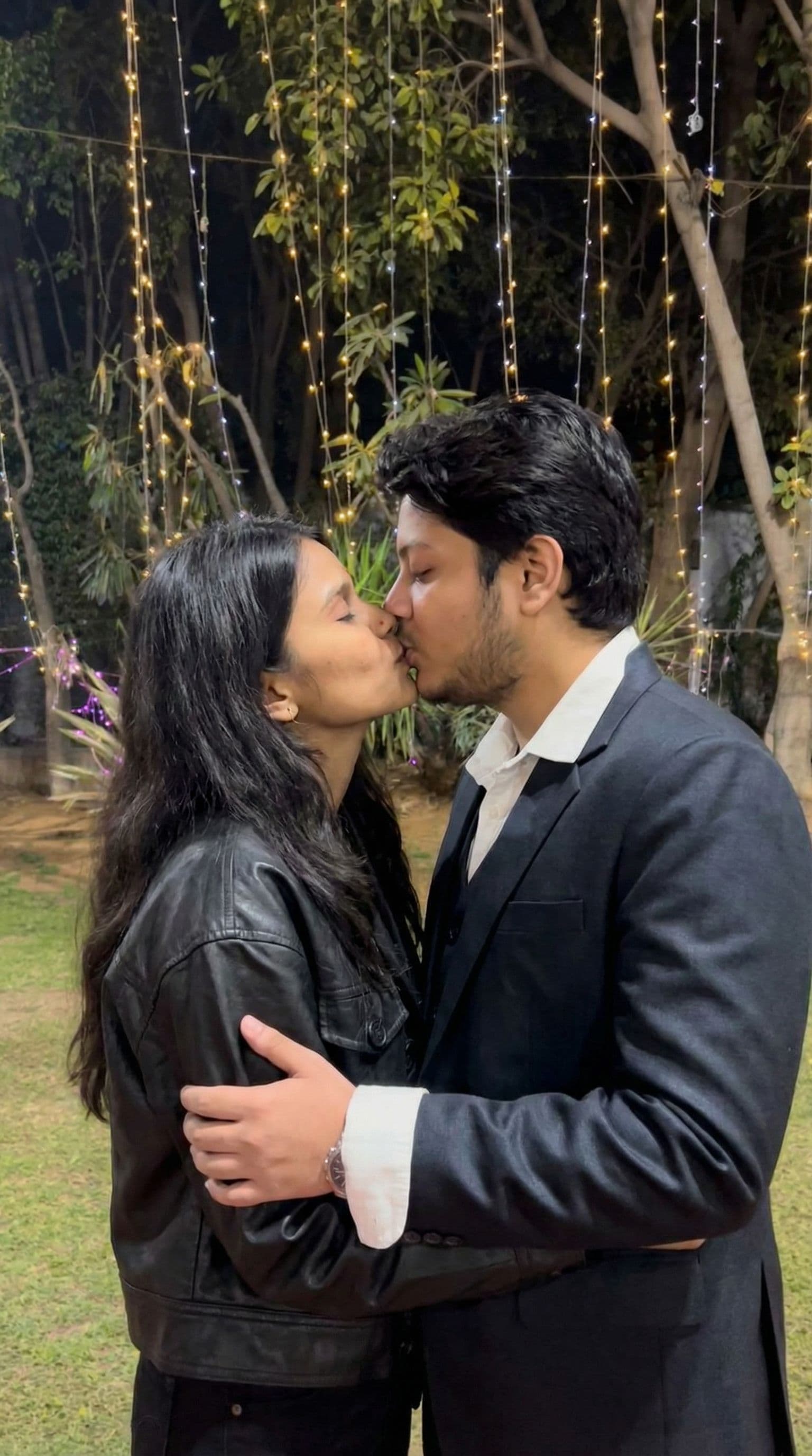 AI generated: Kissing couple video. Just change faces 
