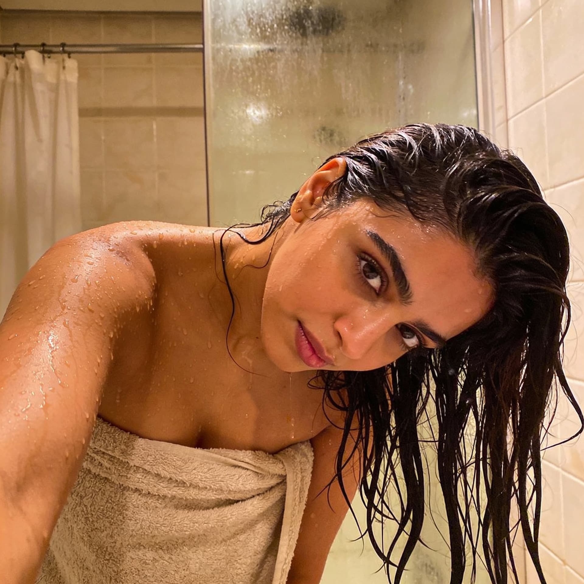 AI generated:  Create a hyper realistic wit high details image of Alia Batt where she is clicking a selfie from fr...