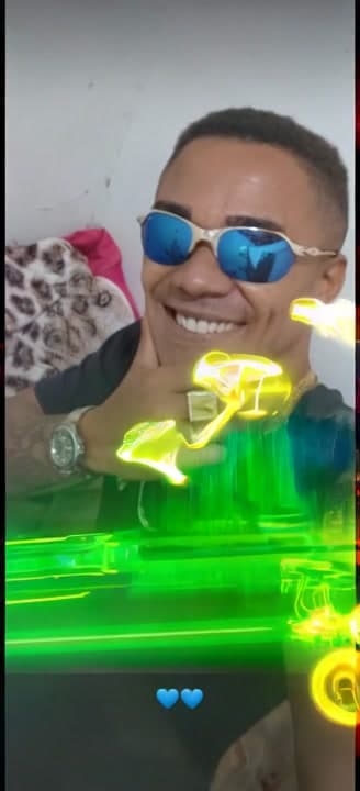 AI generated video: Botar cyber punk 
futurístico