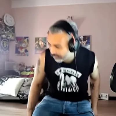 AI generated video: que entre el streamer Putupau en la habitacion y se siente en la cama