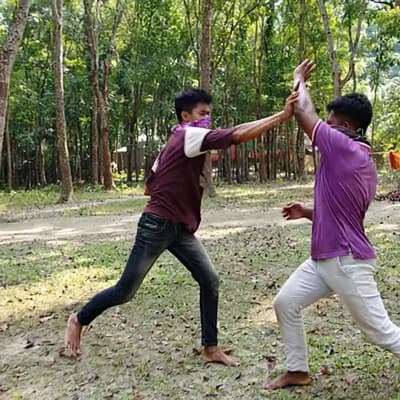 AI generated video: task>
‎Create a hyper-realistic cinematic fight animation using the provided image as the fixed base...