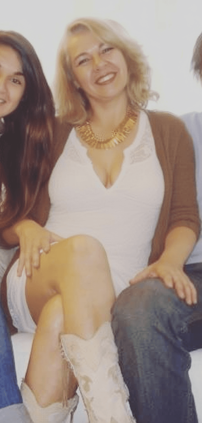 AI generated: hazla sexy 