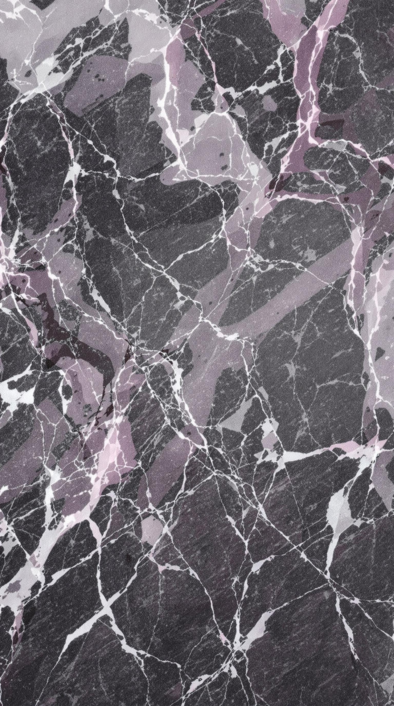 AI generated: 6. **Heller Marmor mit violetten Streifen und Löwenzahn-Designs eingraviert.**  


  


