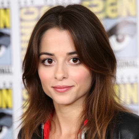 Stephanie Leonidas - Image 2