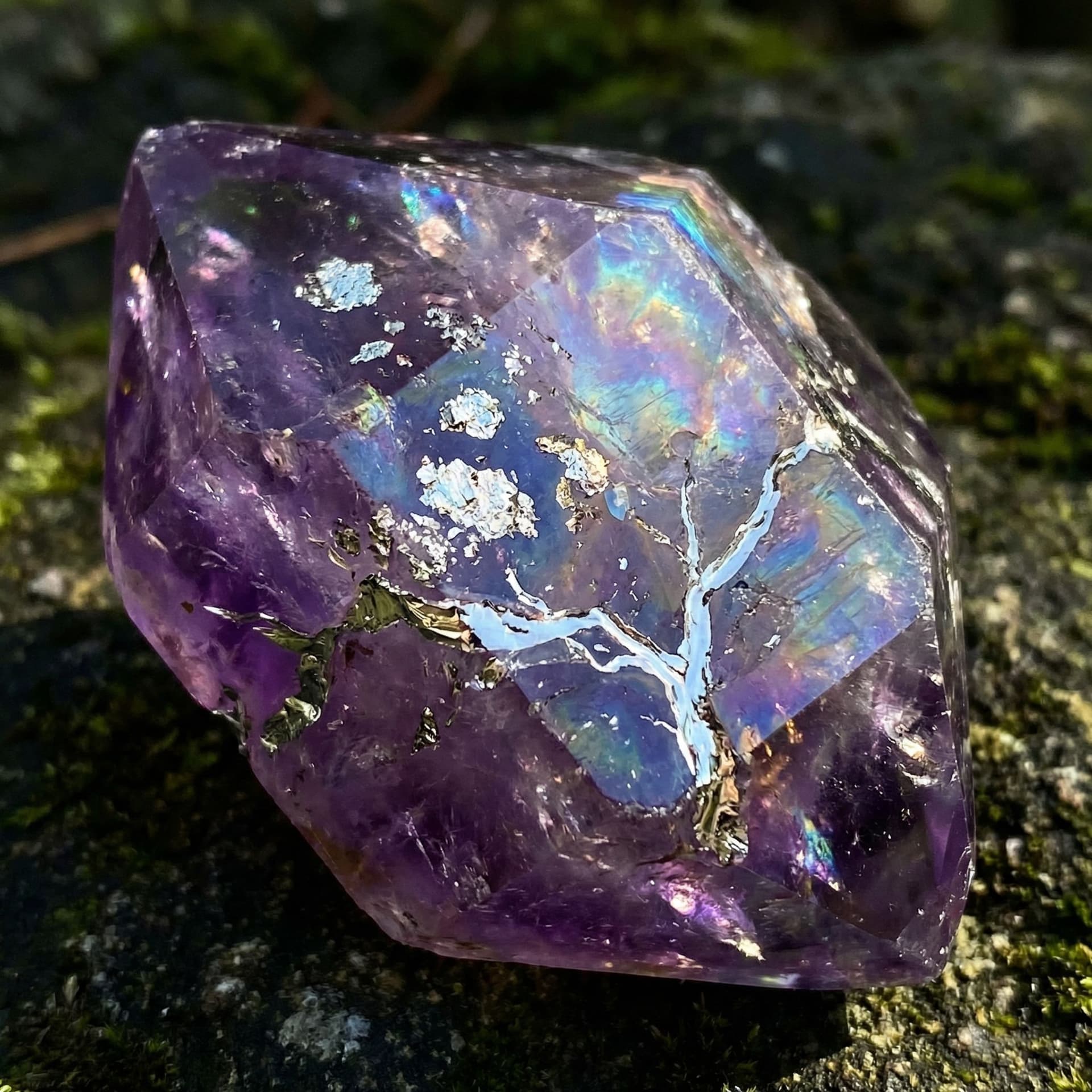 AI generated: A purple crystal with a opal shine and flakes of silver in it and veins that look like platinum