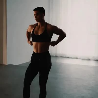 AI generated video: Flexing