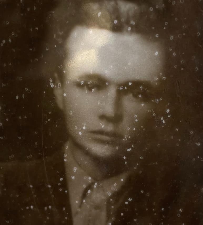 AI generated: make high resolution from an old photo