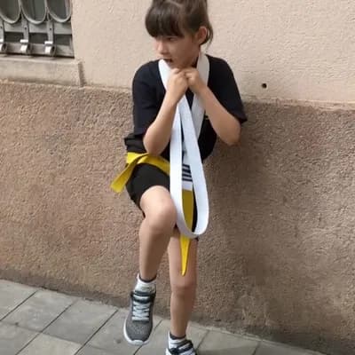 AI generated video: que juegue una partido de balonmano con el equipo del anime Haikyuu