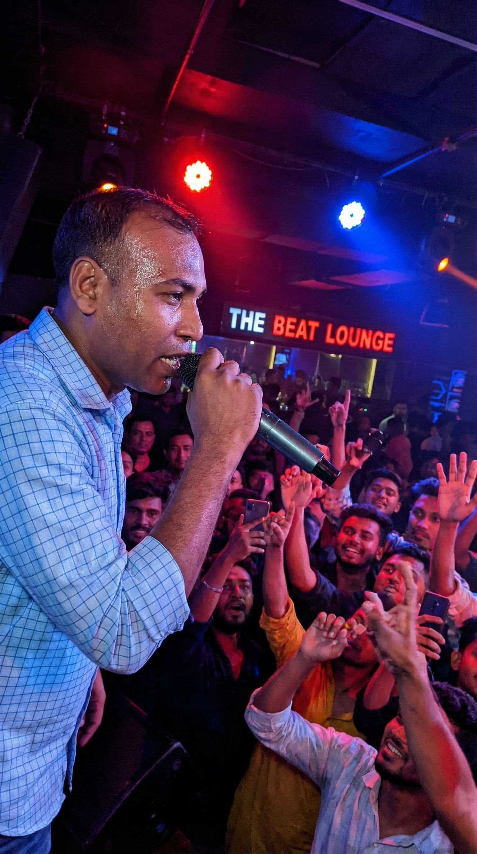 AI generated: rapper performs as camera backs up to reveal the club crowd