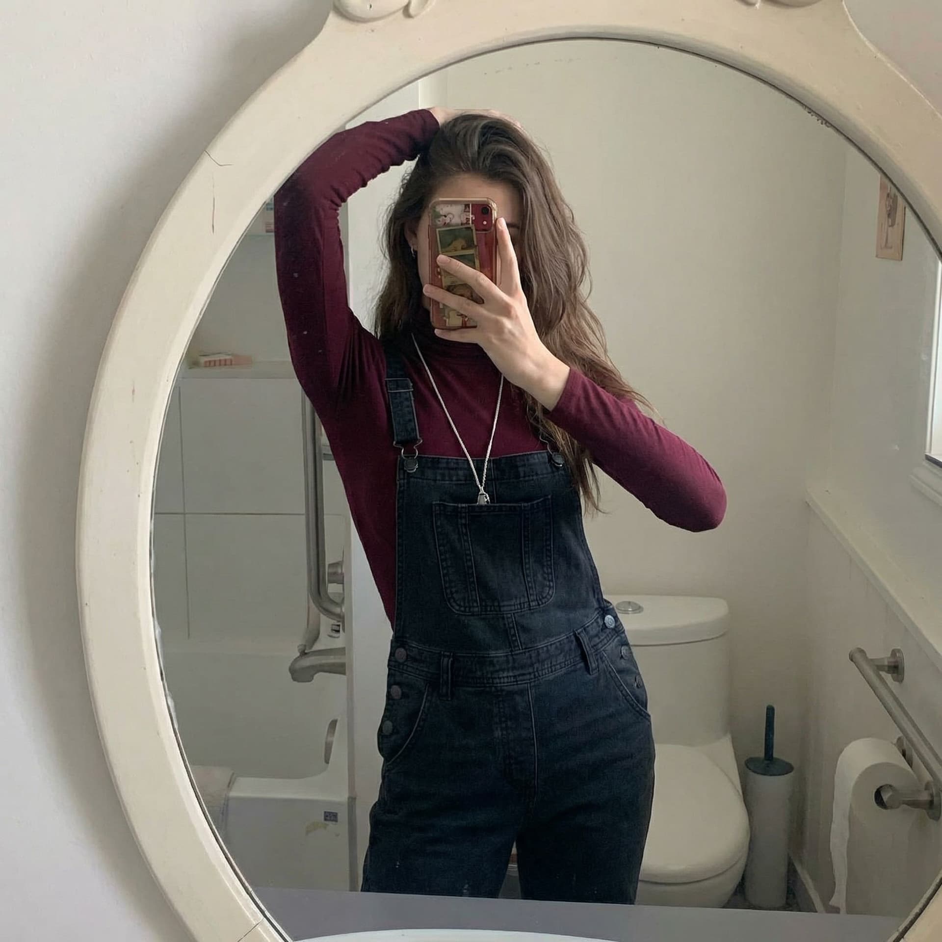 AI generated: make the girl in the first photo wear the clothes of the second photo
