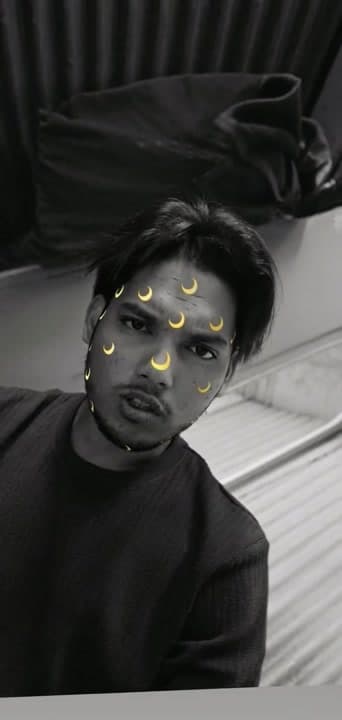 AI generated video: 2명의 인조 인간이 마주보고 있슴
서로 싸우는 모습으로 
