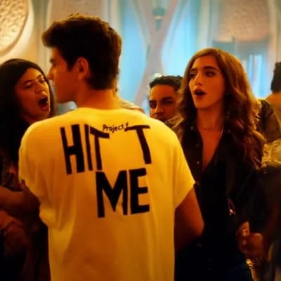 AI generated video: estan en una fiesta como la de proyecto x la pelicula y estan en euforia y el tipo de la derecha mue...