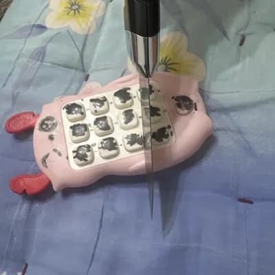 AI generated video: satisfying slice
