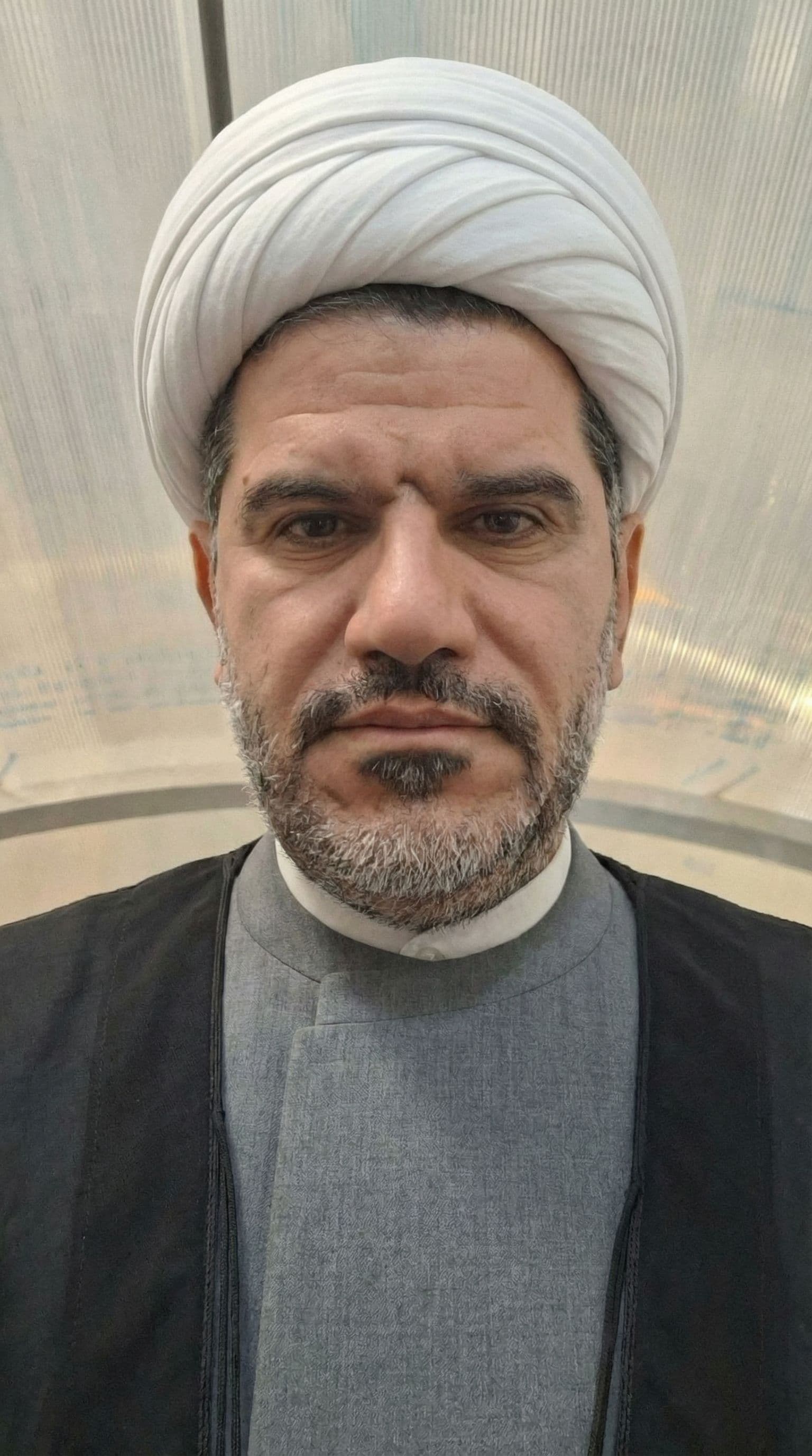 AI generated: در لباس روحانیت با عمامه سفید
