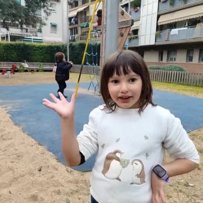 AI generated video: que se transforme en lobo blanco y persiga a la gente