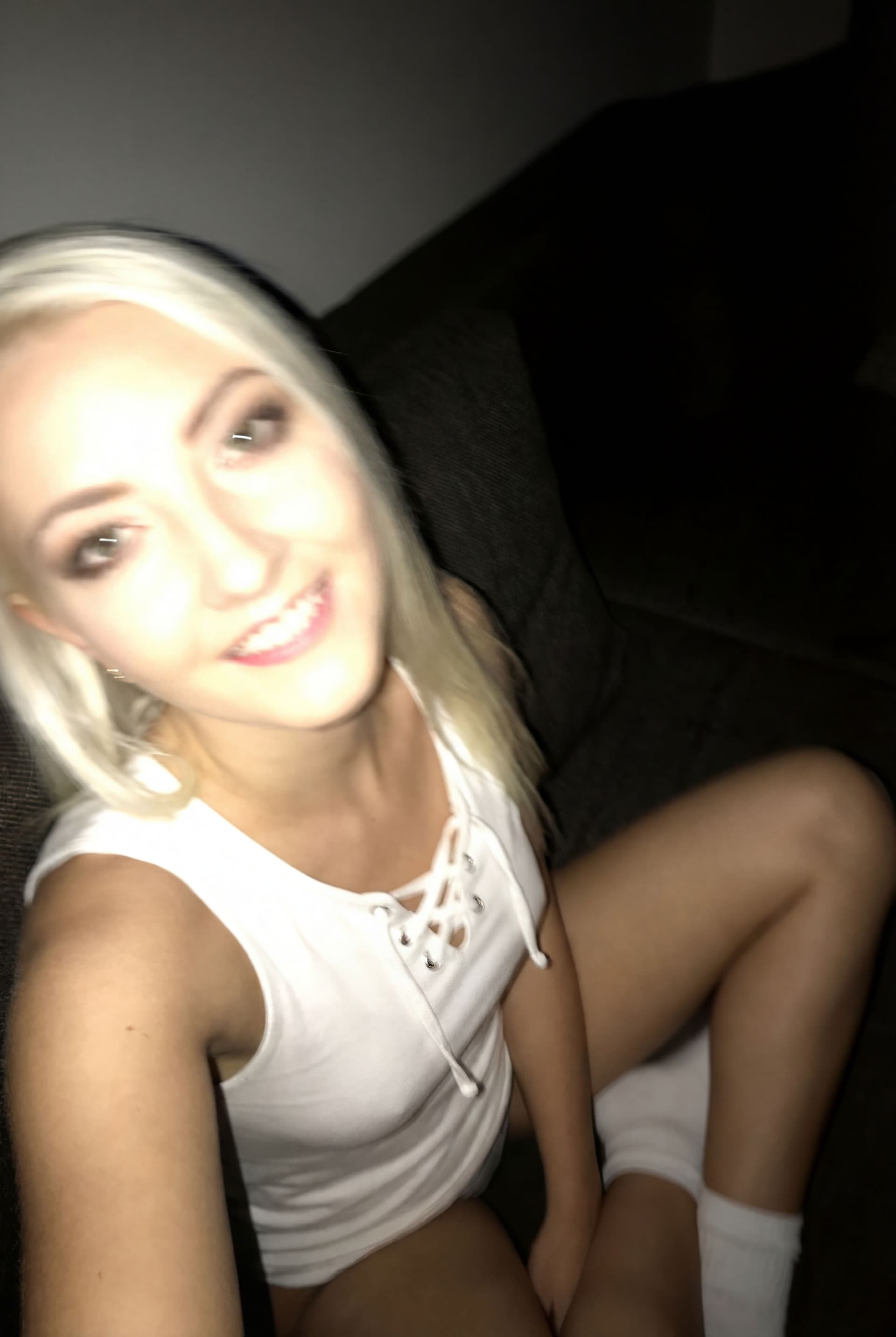 AI generated: A very ordinary iPhone full face selfie,a sloppy snapshot. The photo has slight motion blur and is s...