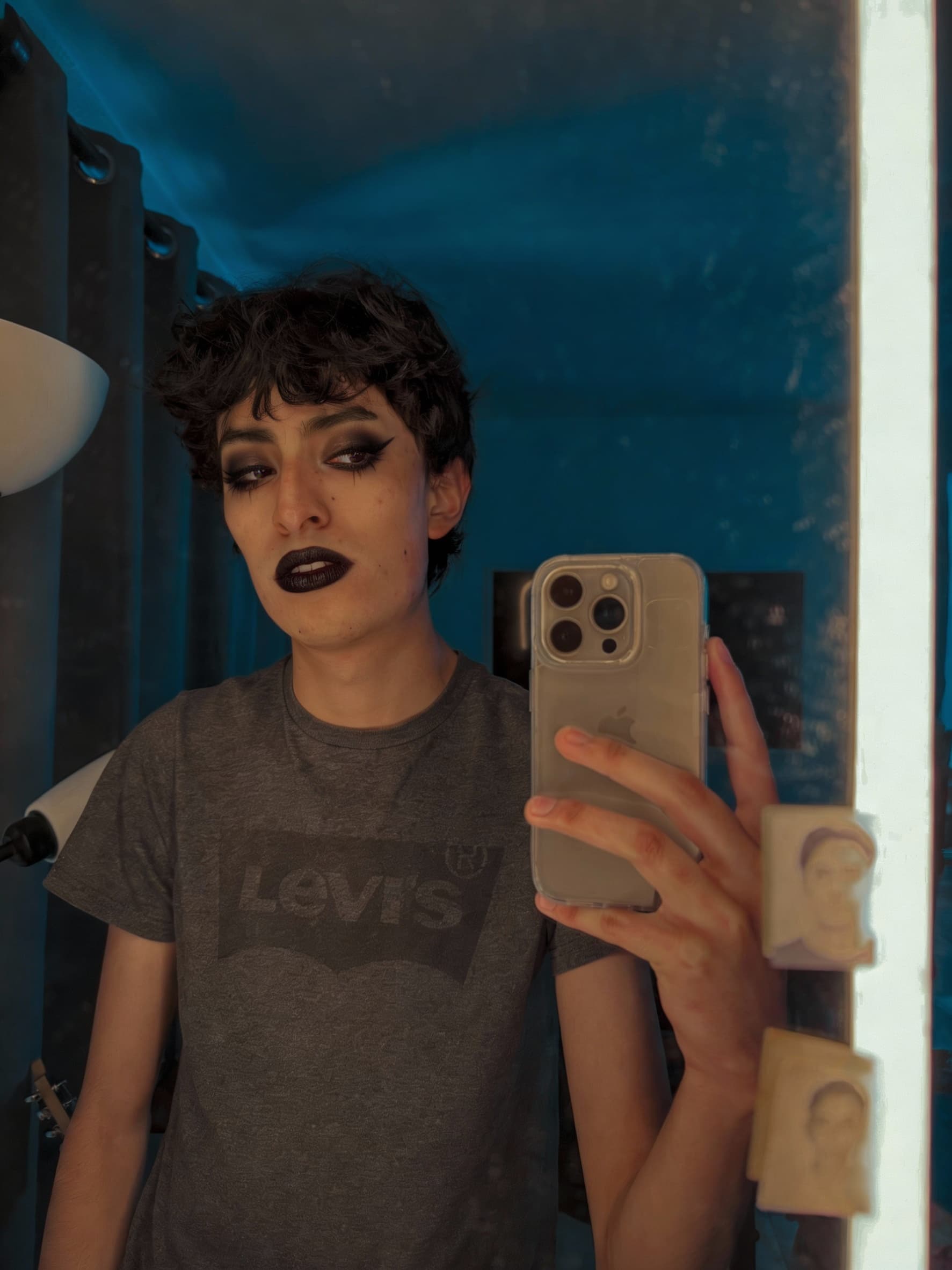 AI generated: Make me with gothic makeup 