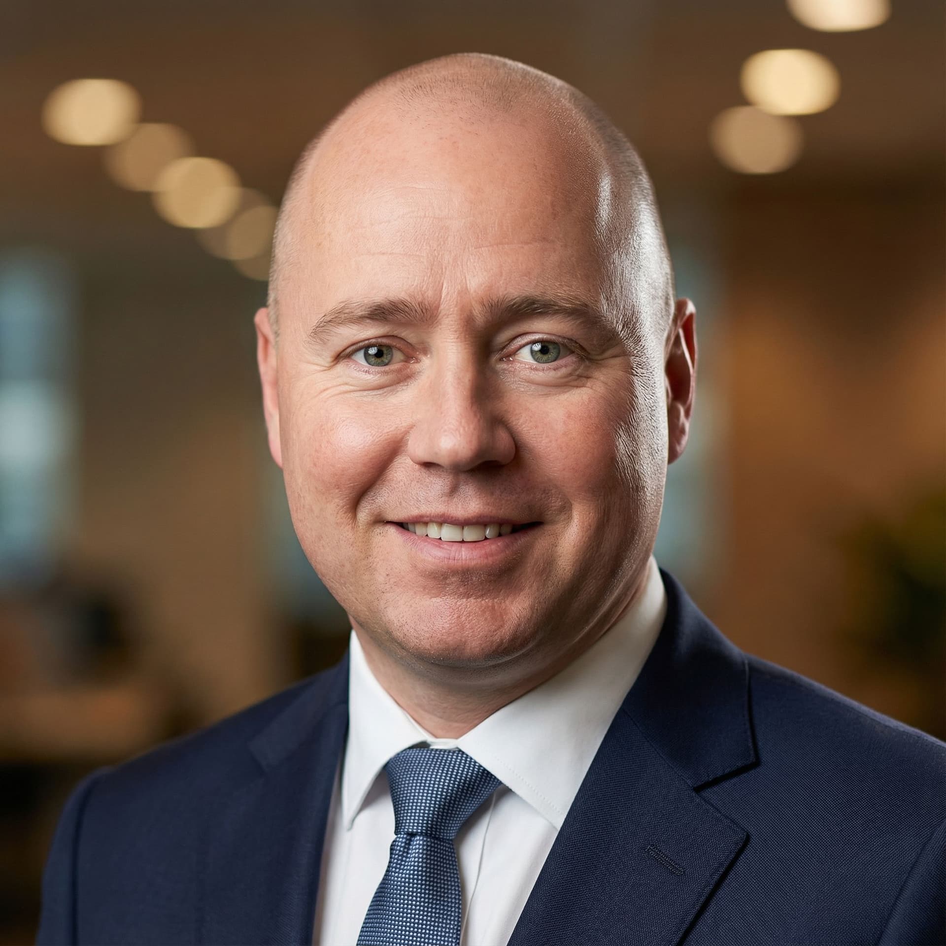 AI generated: @@1_0NE:promot: 8k Linkedin professional photo of a man in a suit with studio lighting,bokeh,corpora...