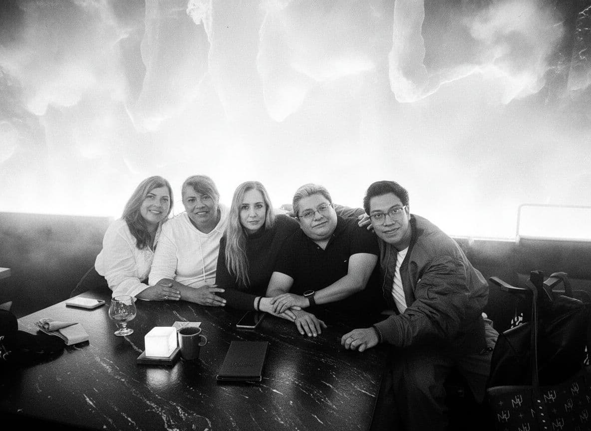 AI generated: create cinematographic image white mysterius atmostphere black and white portrait