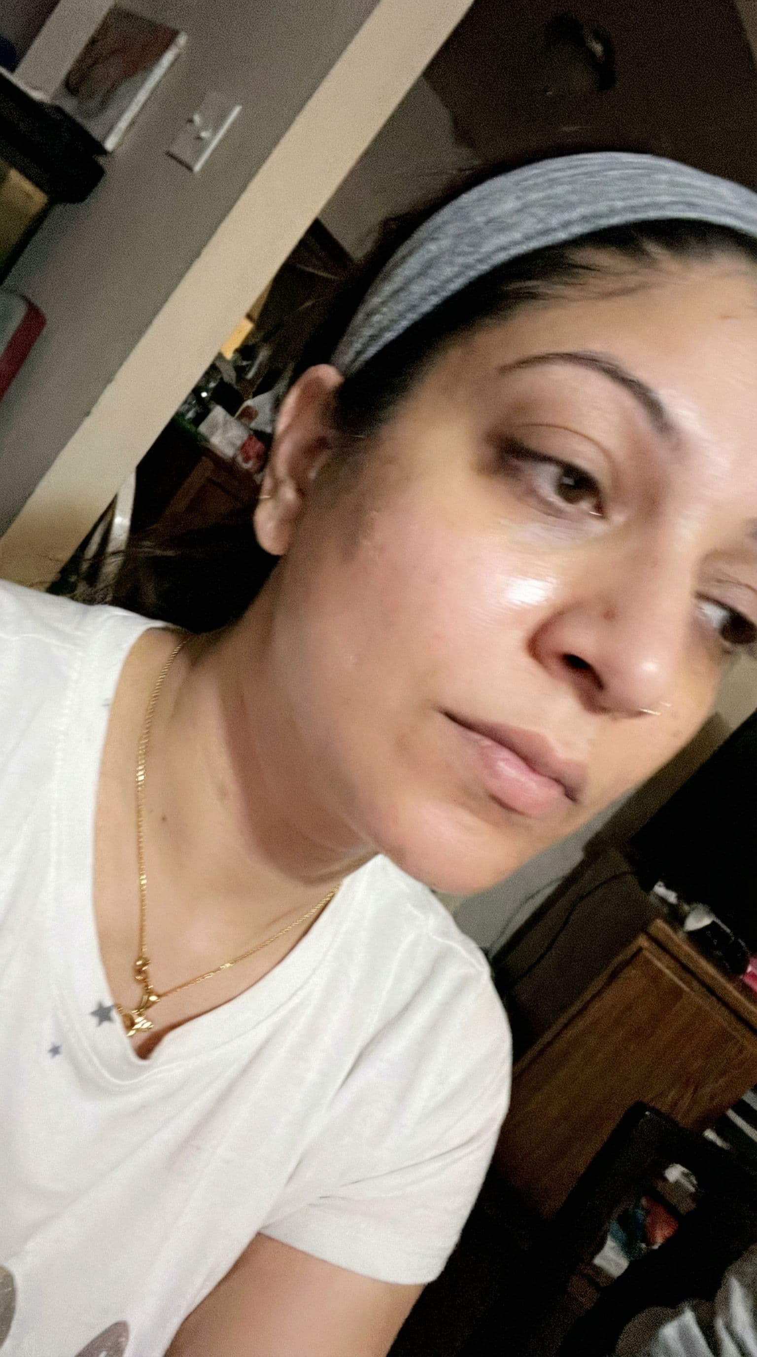 AI generated: Ordinary iPhone Selfie — Accidental / Mediocre Snapshot

Camera Type
	•	iPhone front-facing camera
	...