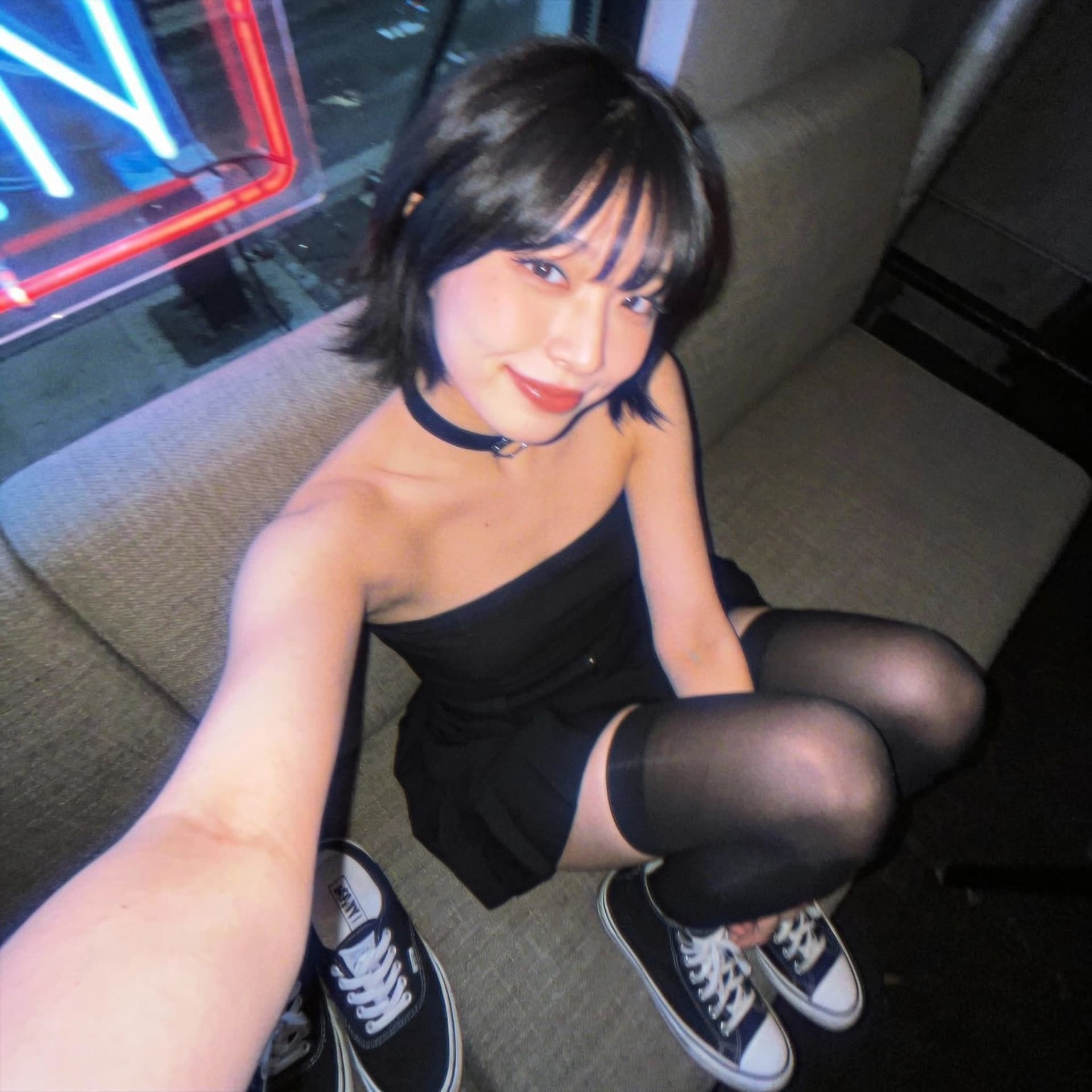 AI generated: A very ordinary iPhone selfie; a sloppy snapshot. The photo has slight motion blur and is slightly o...