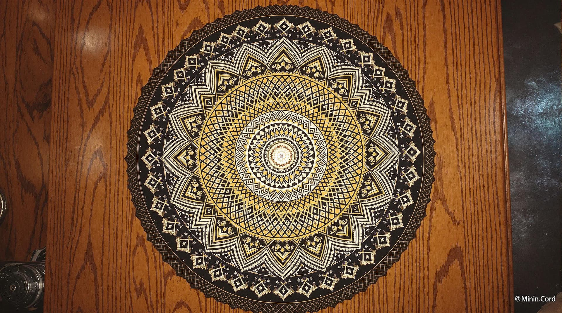 AI generated: Un mandala armónico y sobrio.