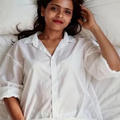 AI generated video: this girl rough kiss with men
