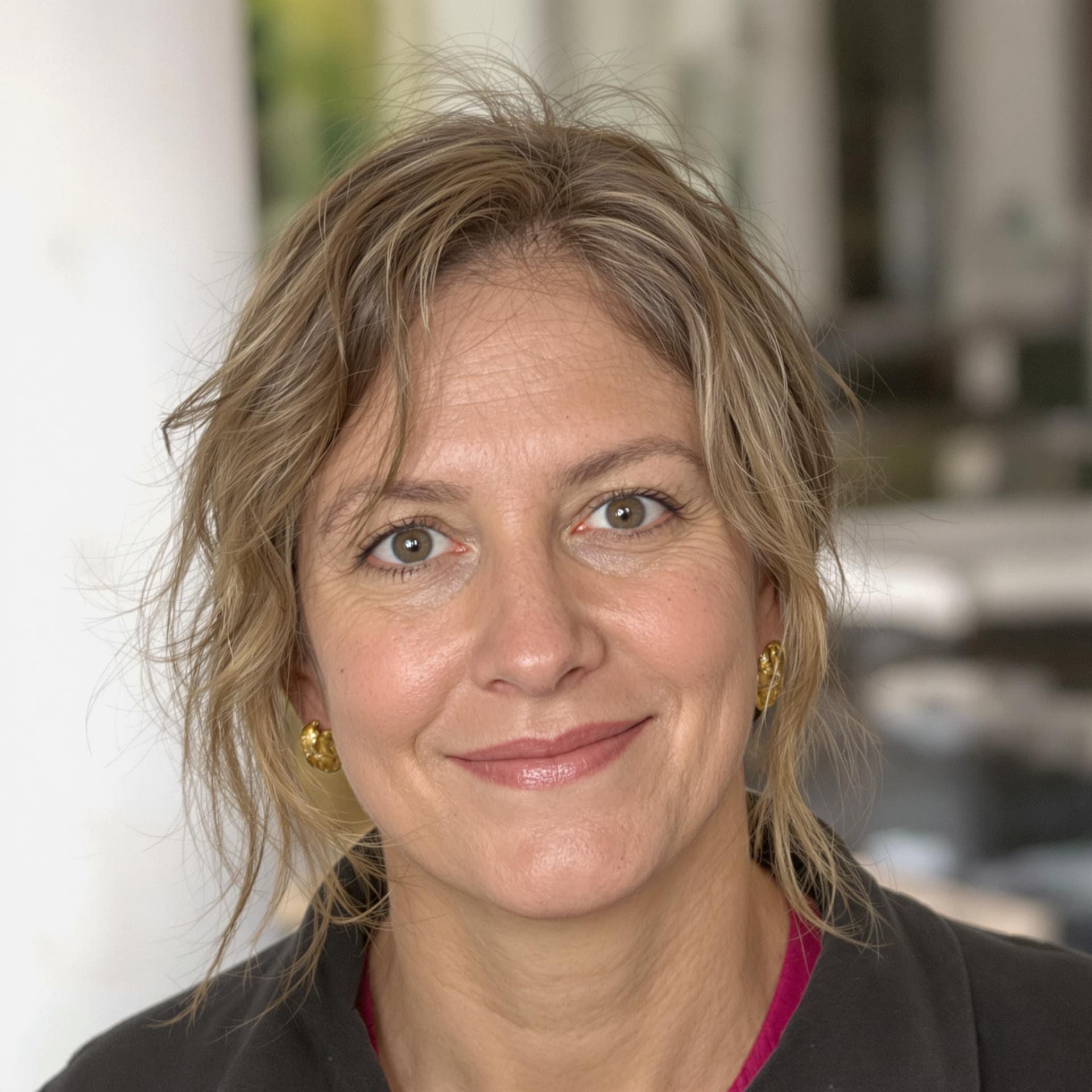 AI generated: portrait of woman with normal appearance
