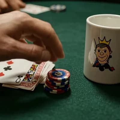 AI generated video: 🎬 AI 视频生成脚本（10 秒）

Video length: 10 seconds
Aspect ratio: 9:16
Style: cinematic, live poker table
M...