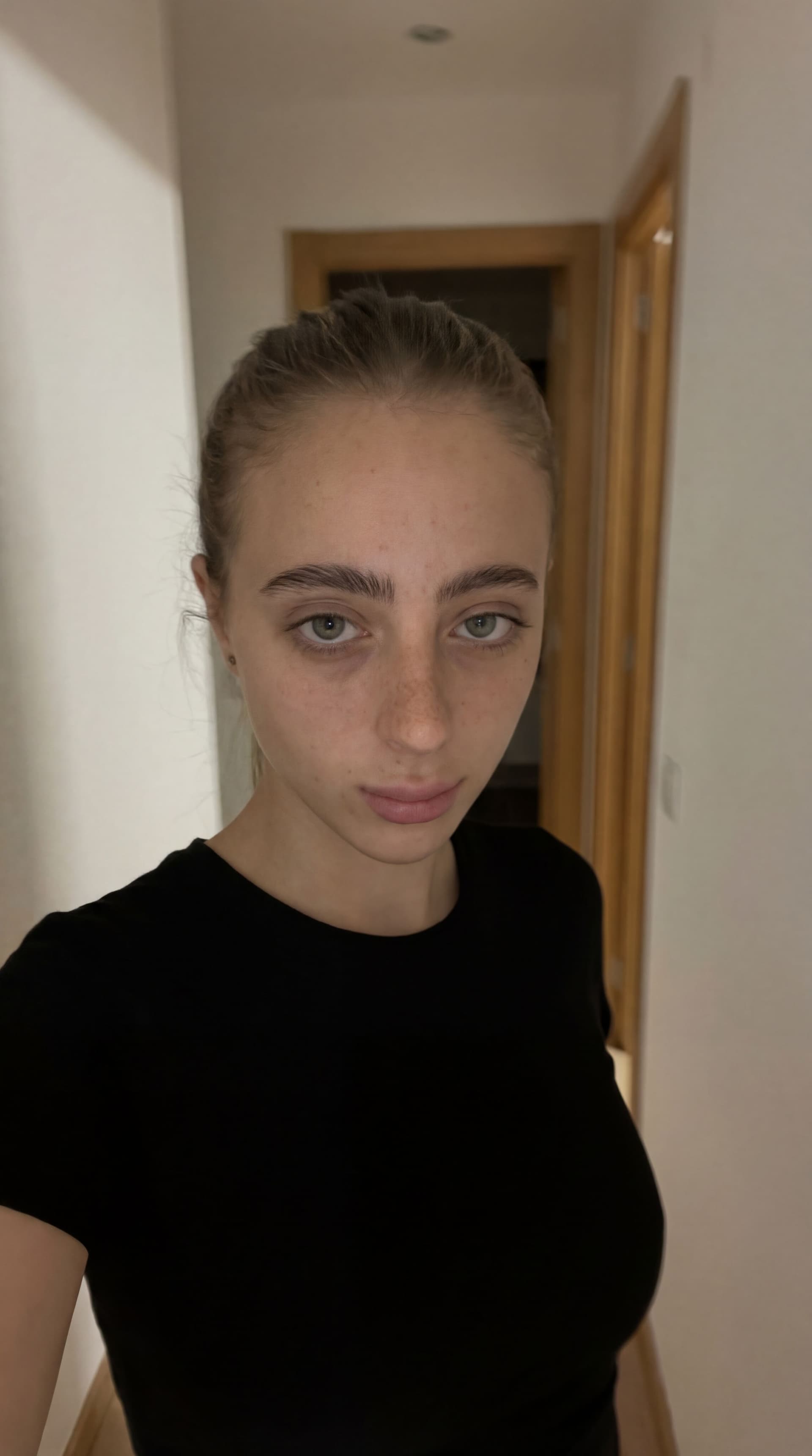 AI generated: {
  "IMPORTANT_INSTRUCTION": "ИСПОЛЬЗУЙ ПРИЛОЖЕНЫЕ ФОТО КАК ВНЕШНОСТЬ",
  "identity_name": "Solefian...