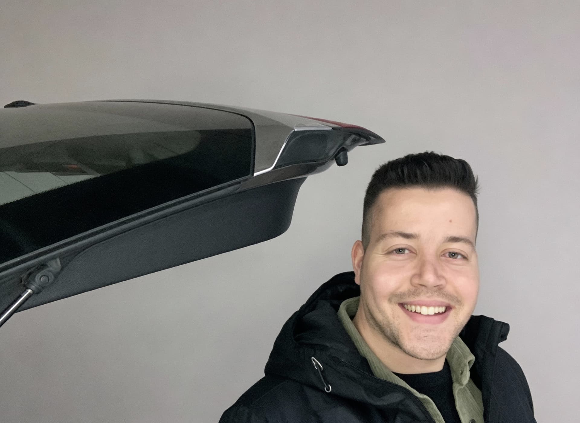 AI generated: Next to me. Remove the blue text. Only the upper sunroof of the car should be visible.
