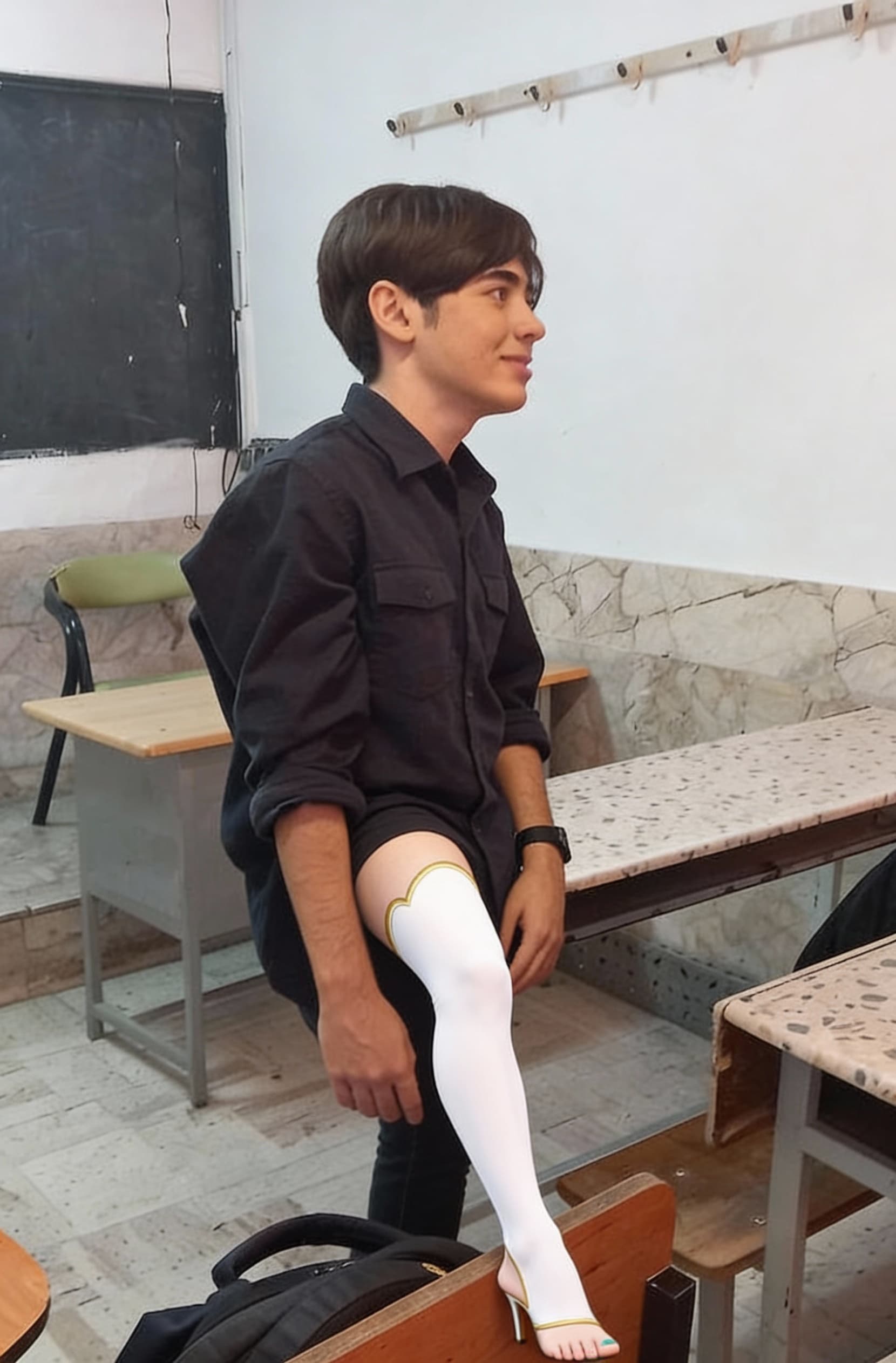 AI generated: جورابا رو پاش کن
