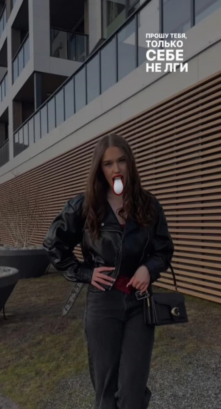 AI generated: She sucking cock, deepthroat