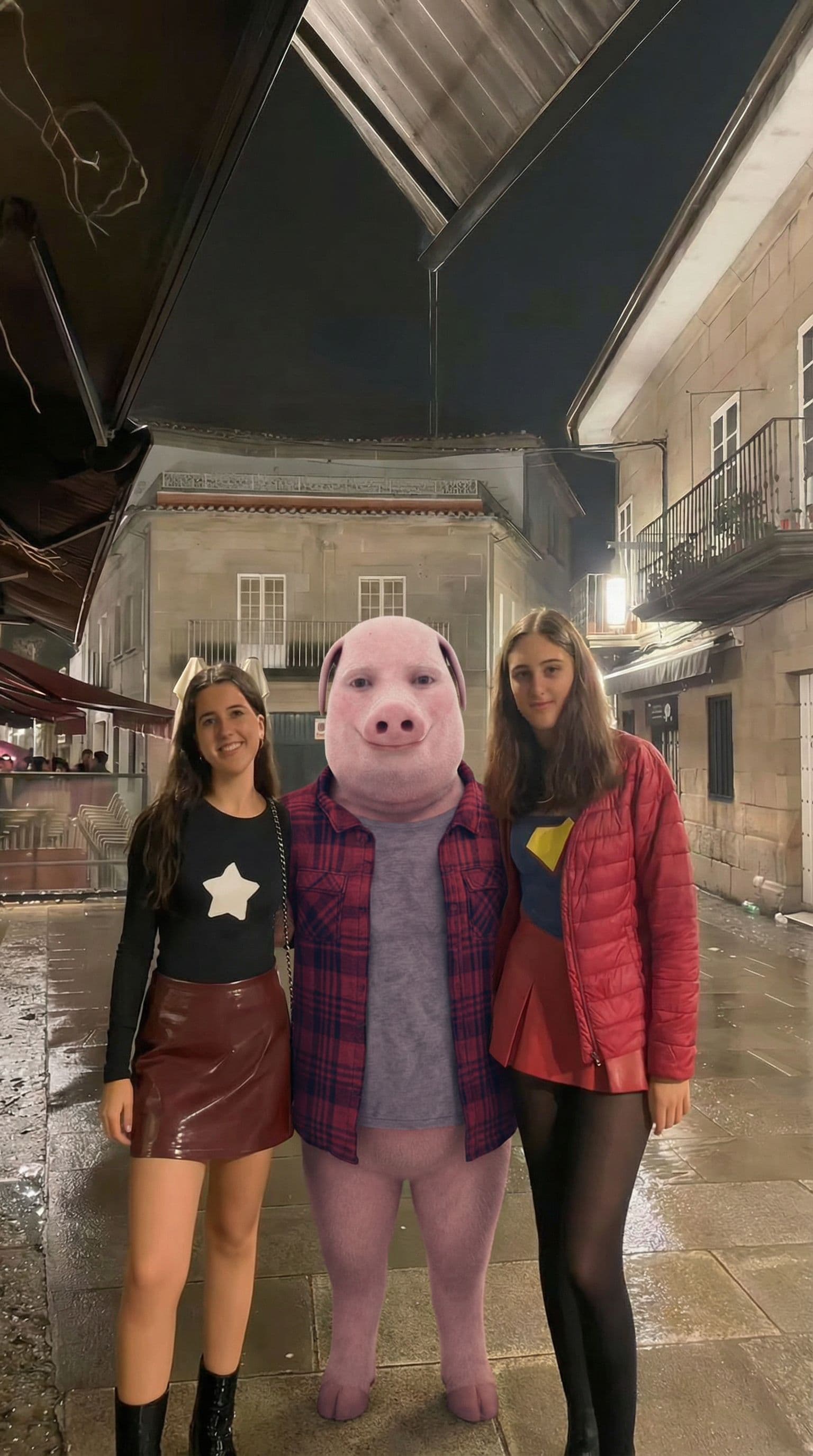 AI generated: quiero que pongas al cerdo con camisa que te adjunto en el lugar donde está el señor con la camiseta...