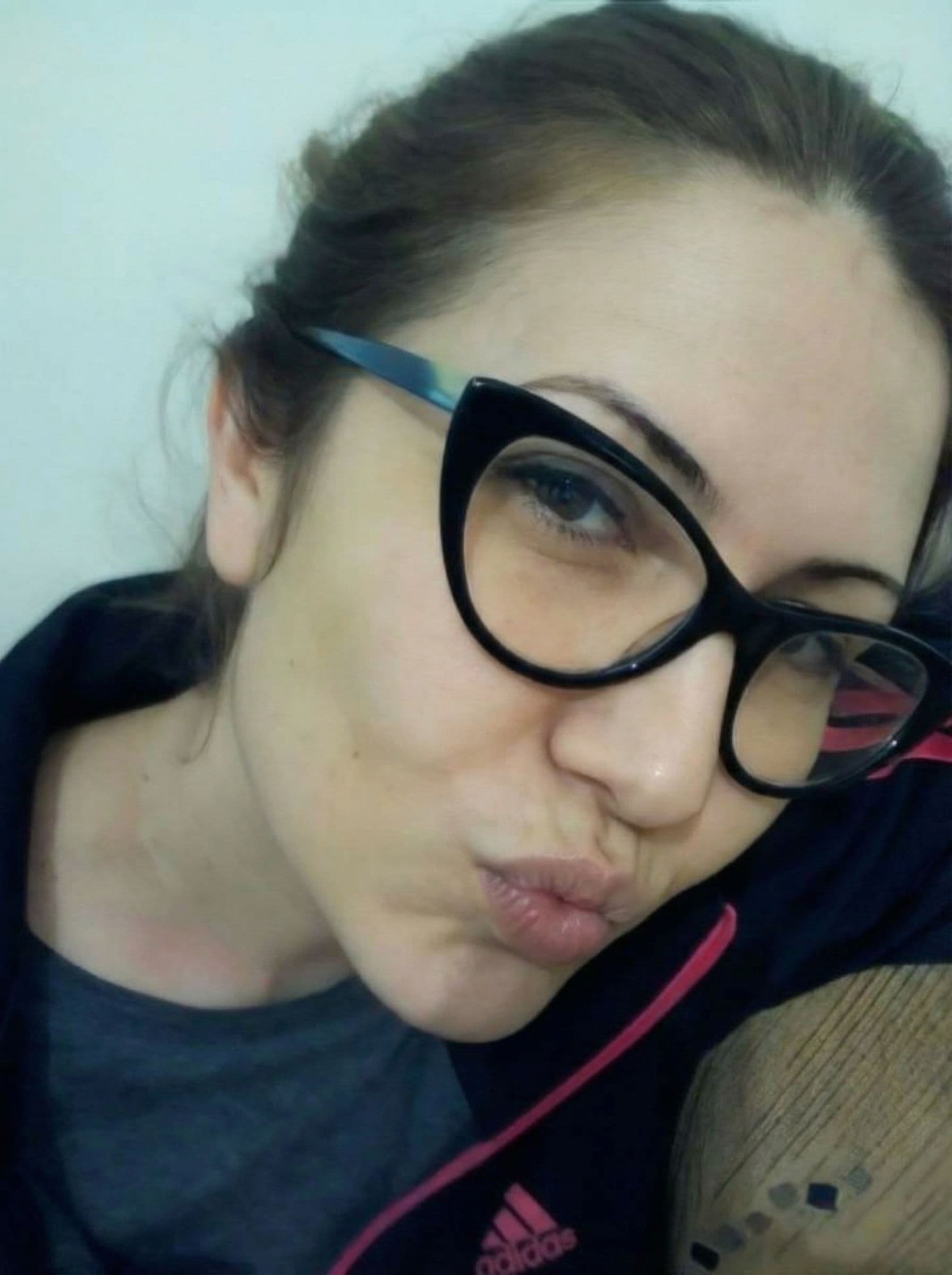 AI generated: let girl in image make kissy face lips
