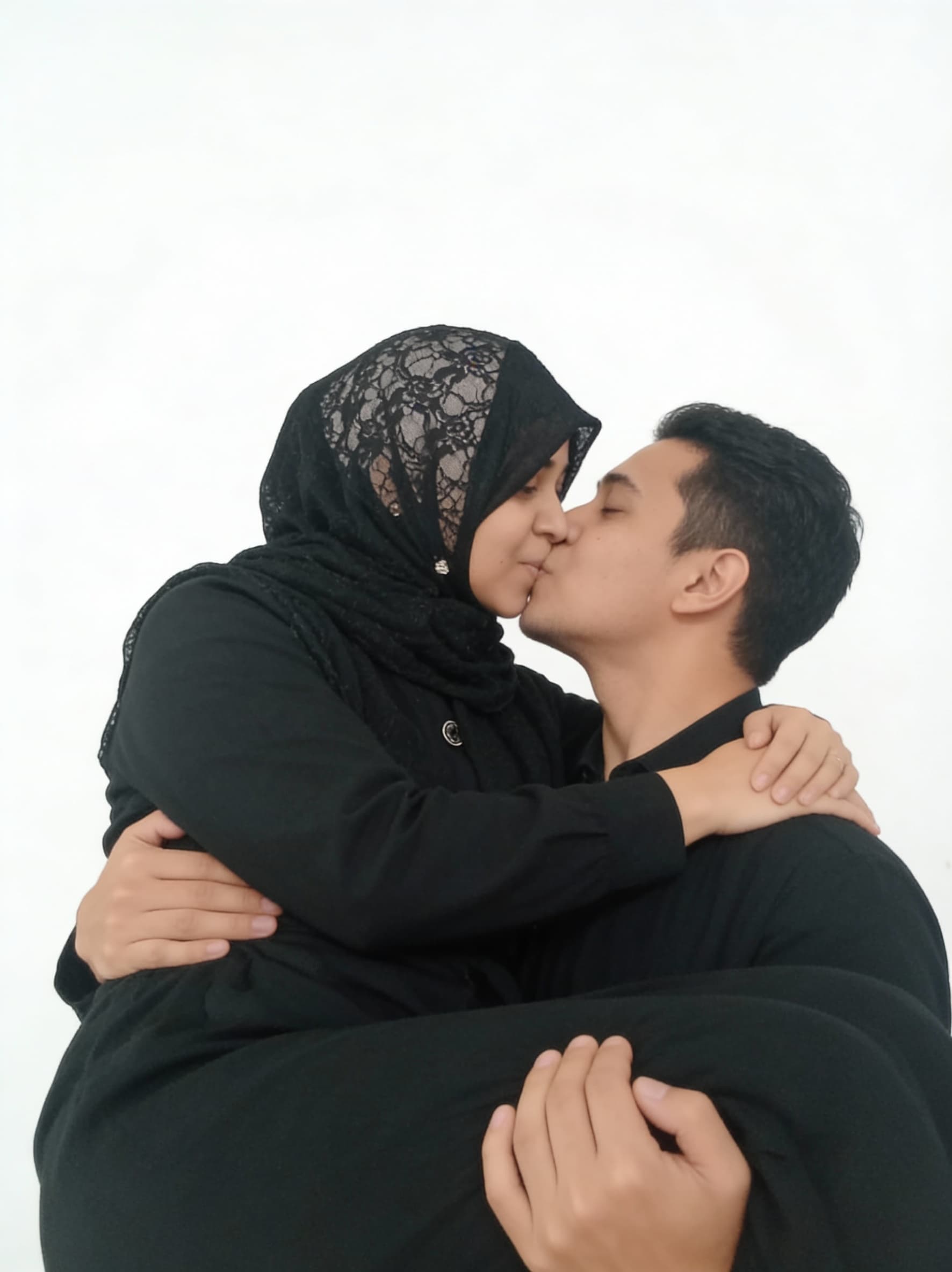 AI generated: The lifting the women on his arms and kissing the women lips 