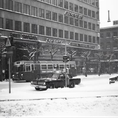 AI generated video: Colorize and let it snow