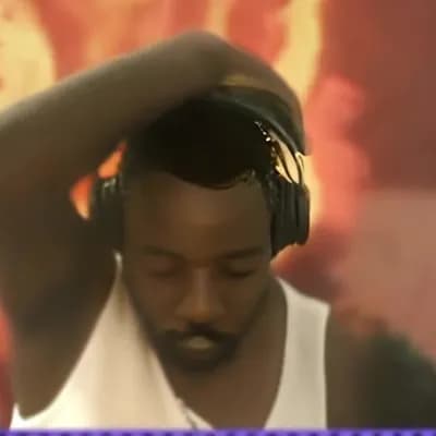 AI generated video: que se ponga un gorro de ducha  y se de un baño