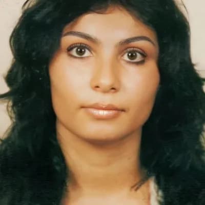 AI generated video: {
  "subject": {
    "type": "female model",
    "expression": "pink bold lips",
    "eyes": {
...